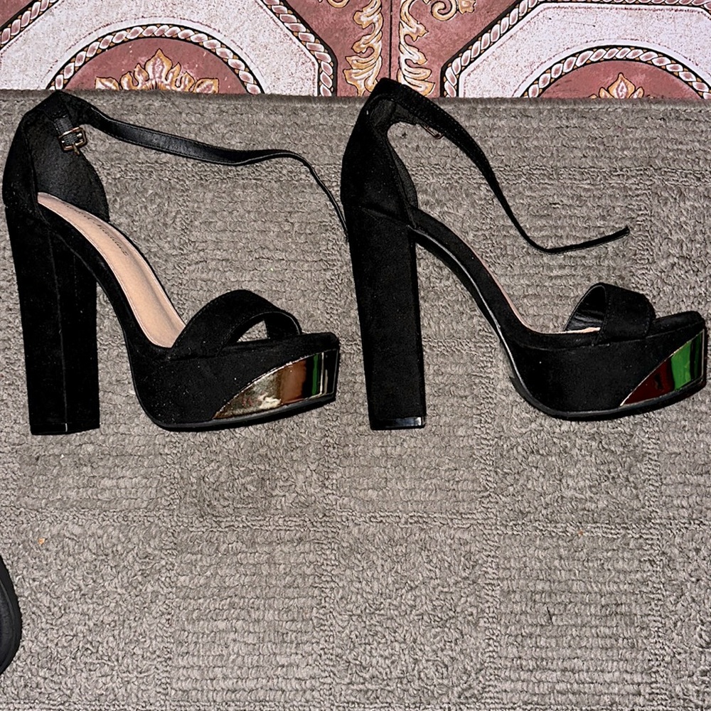 JUSTFAB BLACK SUEDE WITH GOLD STRAPPY HEELED SANDALS SIZE 6 1/2 GREAT CONDITION
